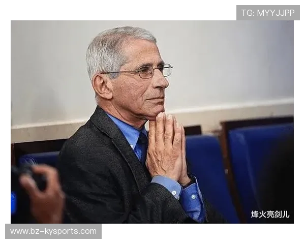 国际拳击裁判在执法中采用录像复核与医学顾问并行机制，拳击比赛裁判术语